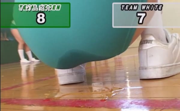 ブルマーに浣腸お漏らし