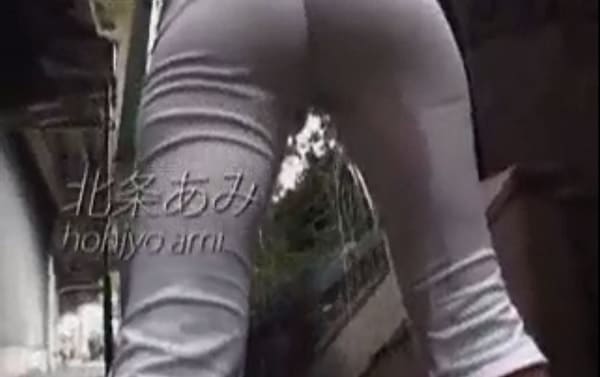 女性マゾヒストの北条あみがピタパンにオシッコお漏らし