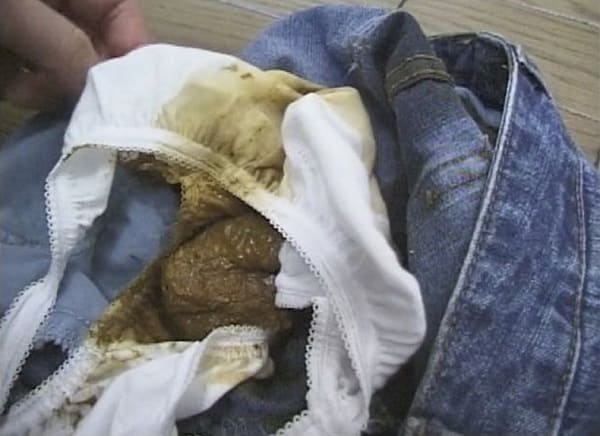 人妻がジーンズにウンチお漏らし