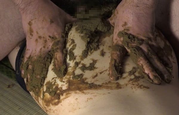 女子小学生スカトロマニアの森乃ちはるがブルマー姿で塗糞プレイ