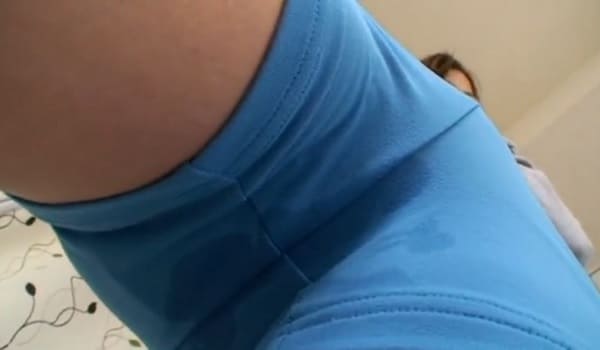 スパッツにオシッコお漏らし