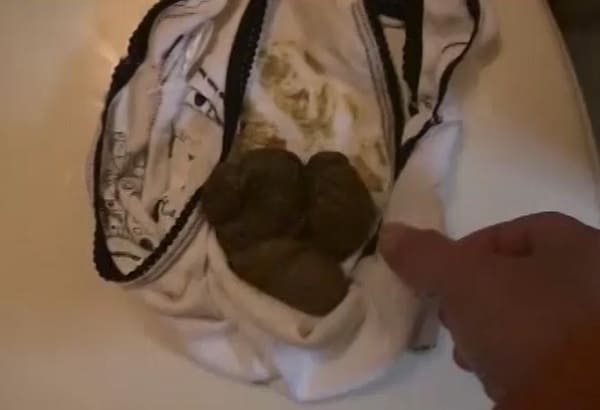 女性スカトロマニアが純白パンティにウンチお漏らし