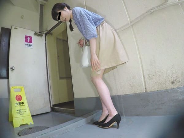 OLがオシッコお漏らし