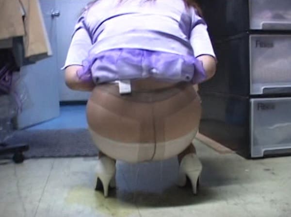 人妻がオシッコお漏らし