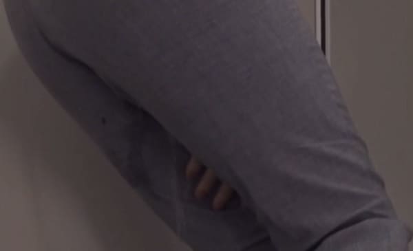 女社長の澤村レイコがピタパンにオシッコお漏らし