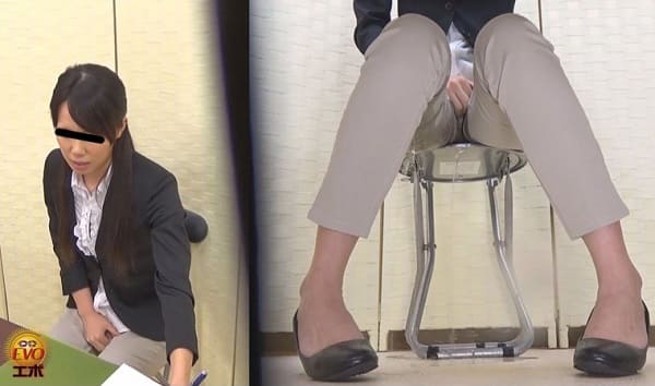 OLがピタパンにオシッコお漏らし