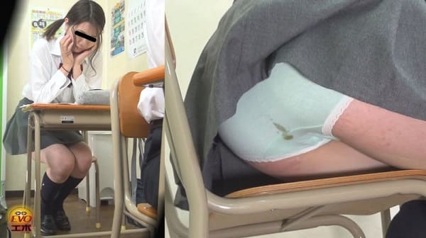 女子高生がパンチラしてミを漏らす