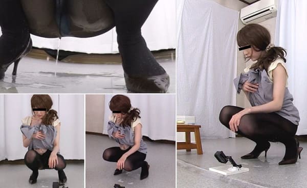 黒パンストにオシッコお漏らし