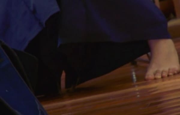 女子高生が剣道着姿でオシッコお漏らし