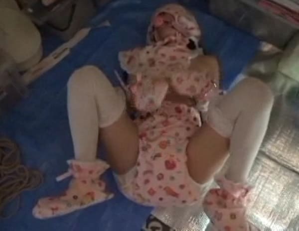 女子大生がオムツカバー着用