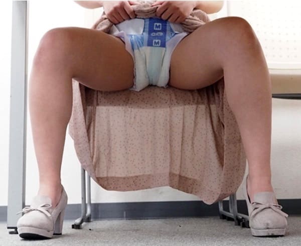 女上司の須崎美羽が紙オムツ着用